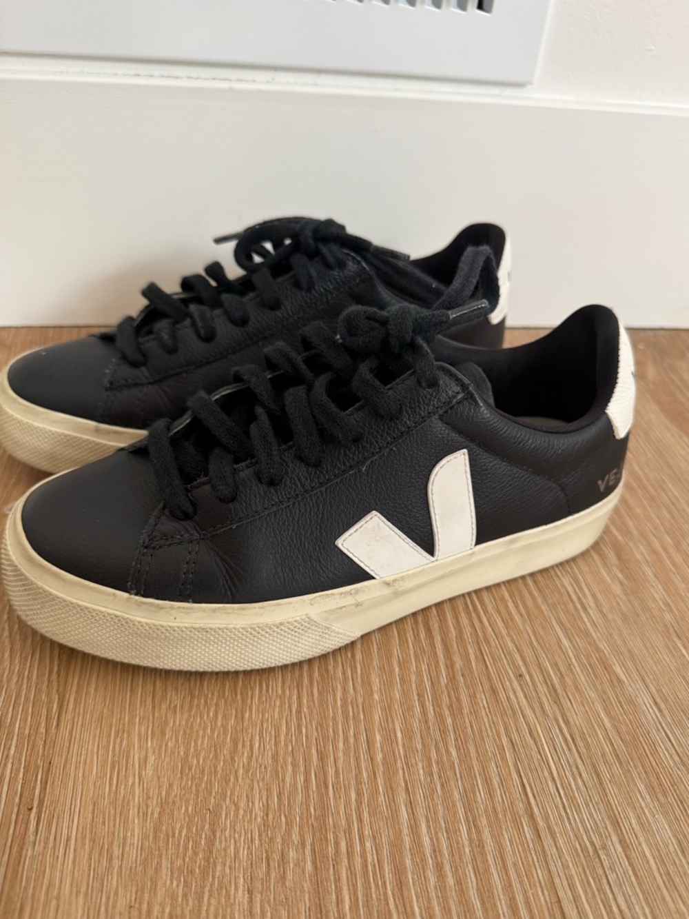Veja campo black and white sneakers size 6